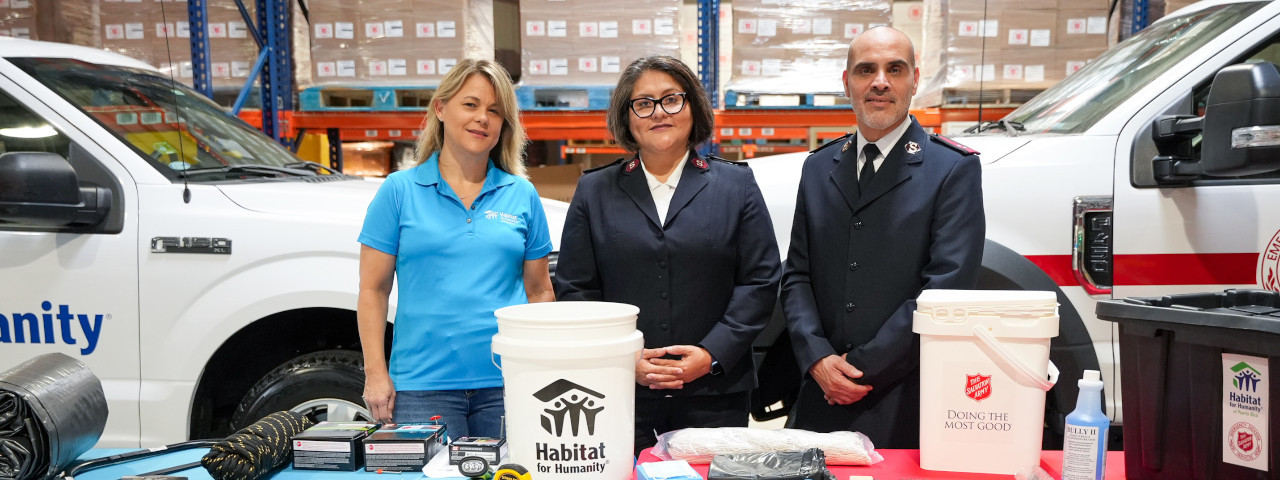 Ejecutivos de Habitat for Humanity of Puerto RIco y The Salvation Army firman acuerdo