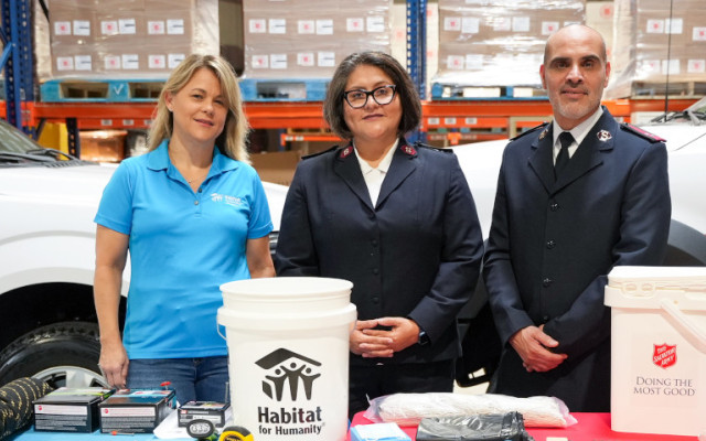 Ejecutivos de Habitat for Humanity of Puerto RIco y The Salvation Army firman acuerdo